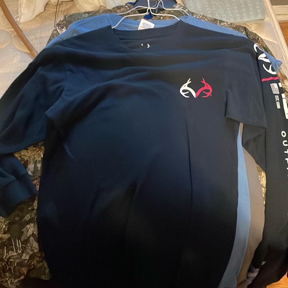 Black long sleeve tee